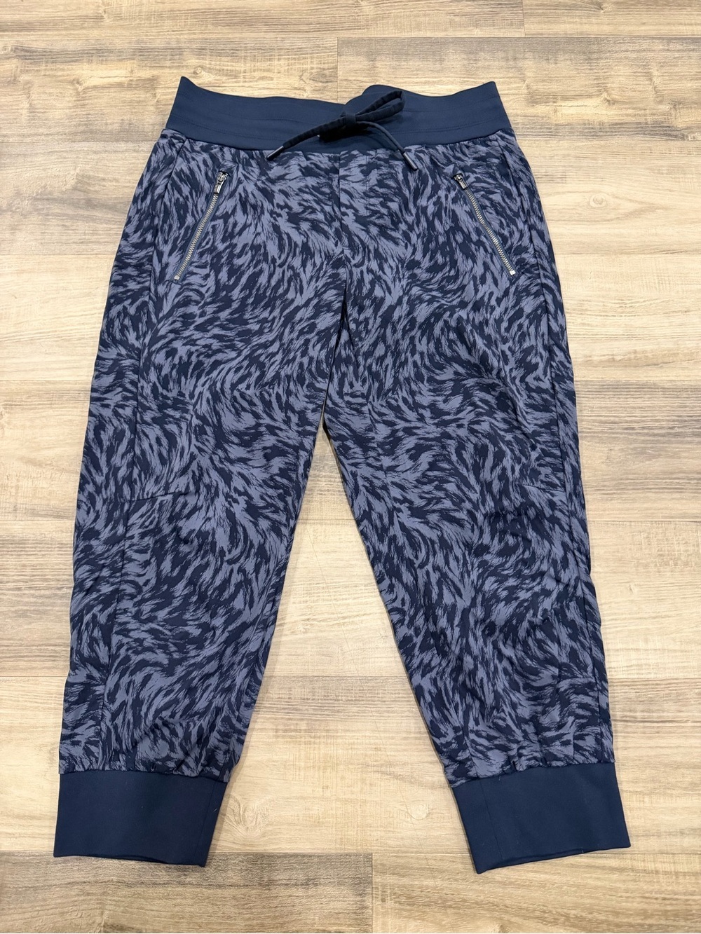 Athleta Reknown Printed Crop Jogger Navy Abstract Print Pants 6P